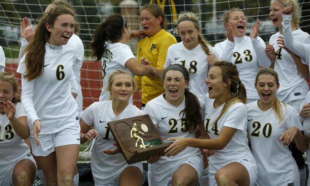 Perrysburg advances to state in shootout