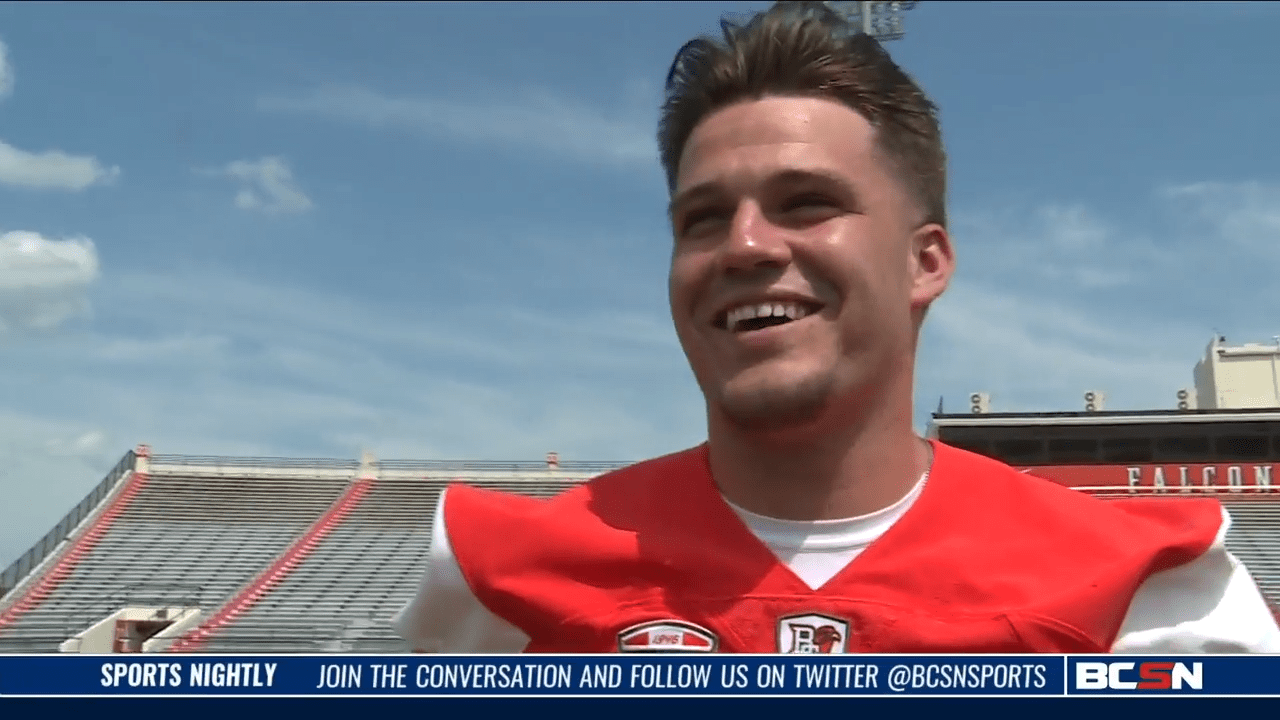 Falcons Smile Big for Team Photo Day