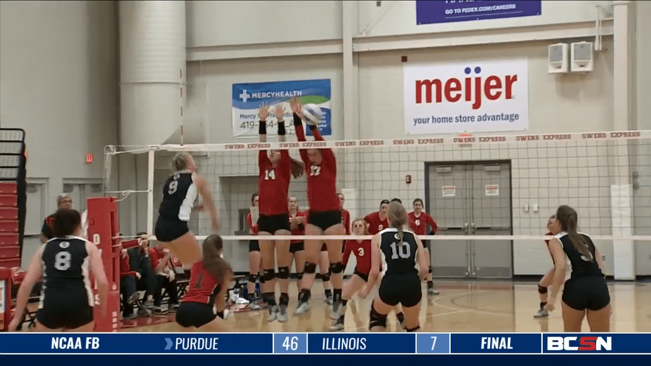 3rd-Ranked Owens Wins in Straight Sets