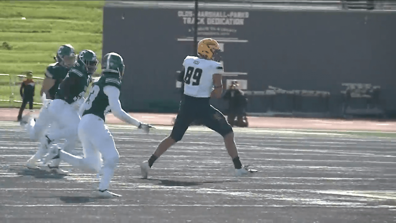 Rockets Fall to EMU Remaining Winless on the Road