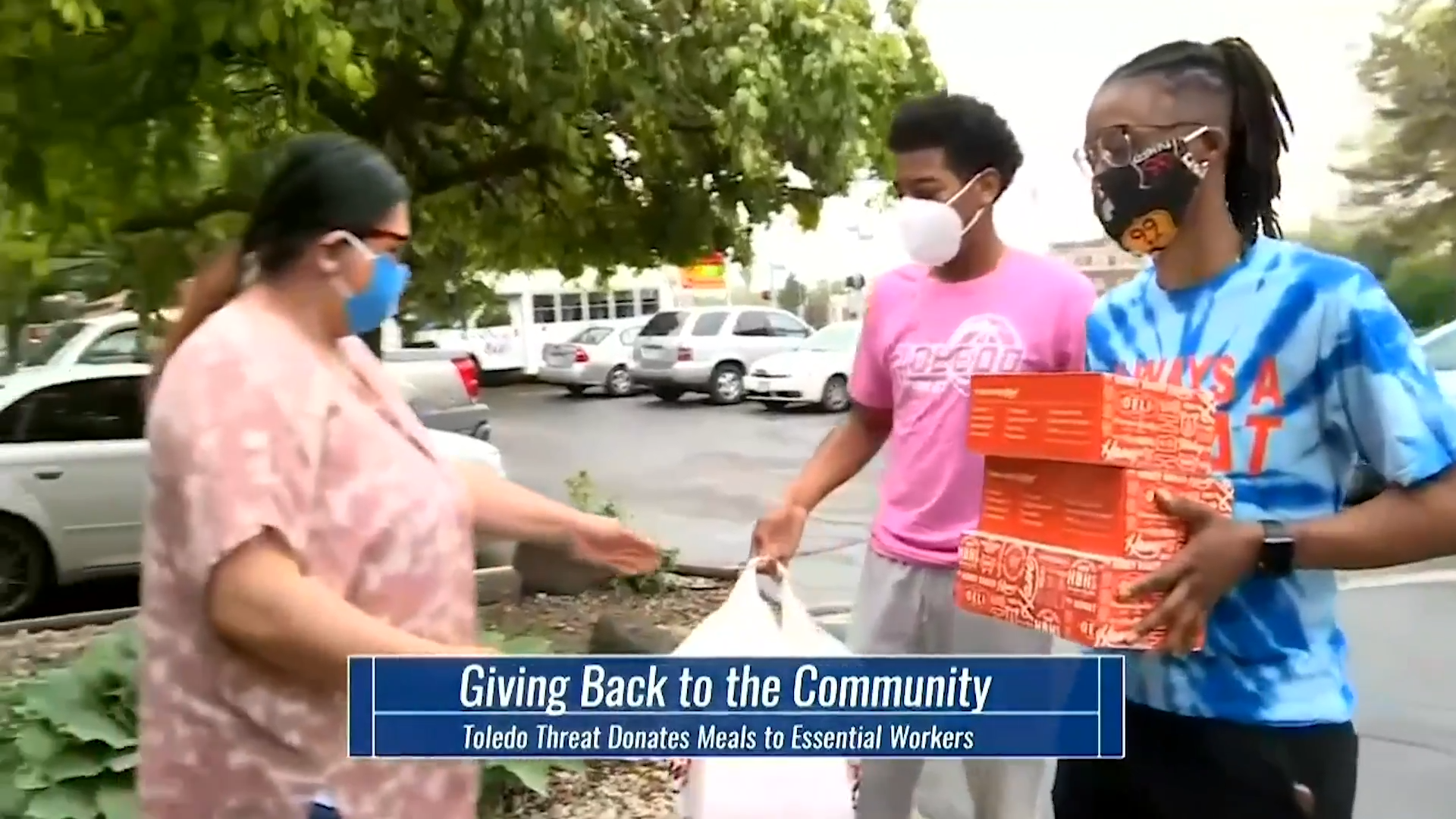 Toledo Threat Players Provide Lunches for Essential Workers
