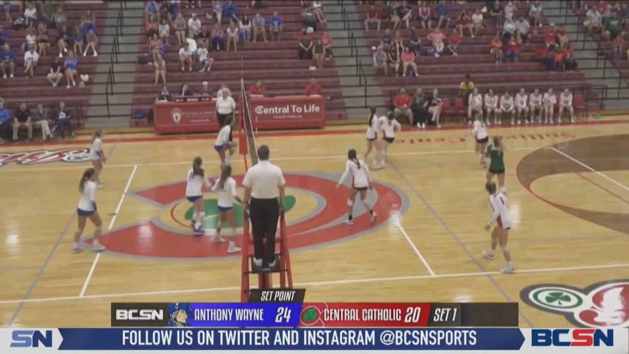 Anthony Wayne Volleyball Feeds Off Fans in Season Opener