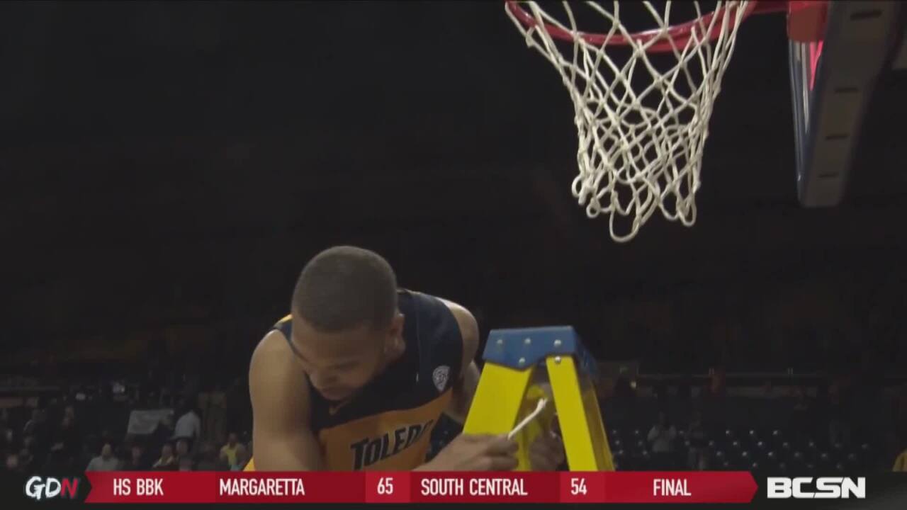 Rockets Destroy Falcons, Win Outright MAC Title