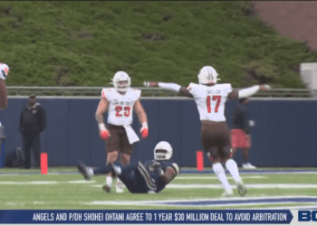 Falcons Outlast Zips, Start 1-0 in MAC Play