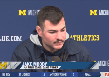 Michigan ‘Smashfest’ Survives Illinois with Moody Kicks