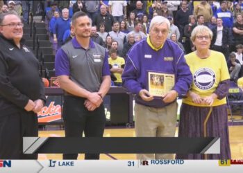 Maumee Dedicates Court to Jim Robinson Sr.