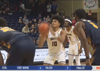 RayJ Dennis to the Rescue for the Rockets