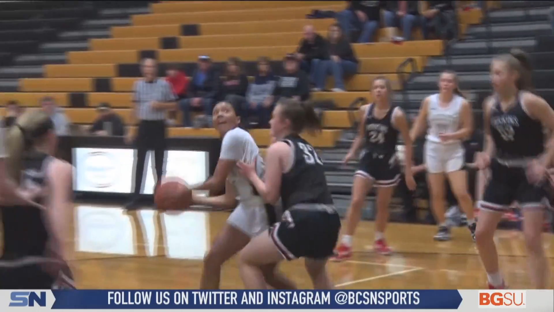 Thames Nets 16; Yellow Jackets Sting Pirates