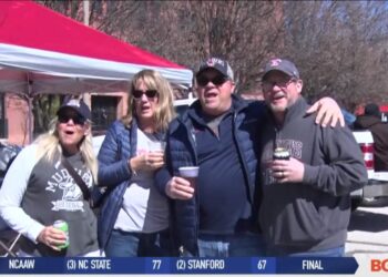 Fans Soak in the Beautiful Weather on Opening Day