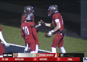 Central Catholic Cruises Past Padua Franciscan, Advances to State