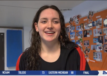 Mia Buff Breaks the D-I 100 Butterfly Record in District Swim Meet