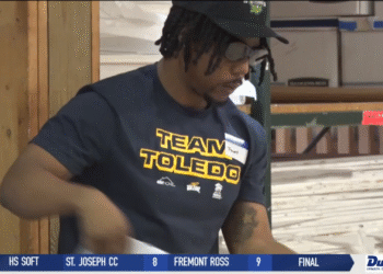 Rockets Lend a Hand to Habitat for Humanity