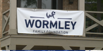 Chris Wormley Joins Mark Kunz In Studio Ahead of Celebrity Softball Game