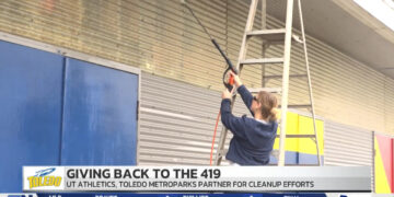 Rockets Athletes, Coaches Give Back by Helping Toledo Metroparks