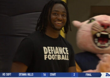 Whitmer’s Jameal Lyons Honors His Mother As He Signs On To Play Football At Defiance